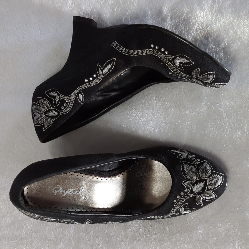 Qupid Floral Embroidered Wedges
